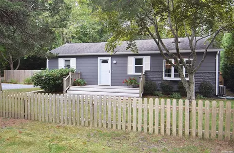 4 End Ave, East Quogue, NY 11942
