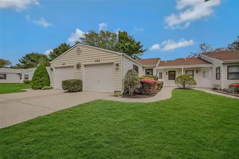 122 Knolls Dr #122, Stony Brook, NY 11790