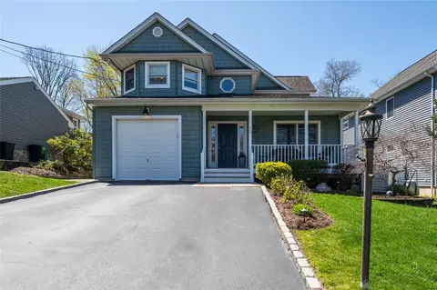17 Juniper Pl, Huntington, NY 11743