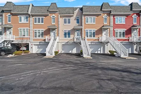 22 Alexander Ct, Clarkstown, NY 10954