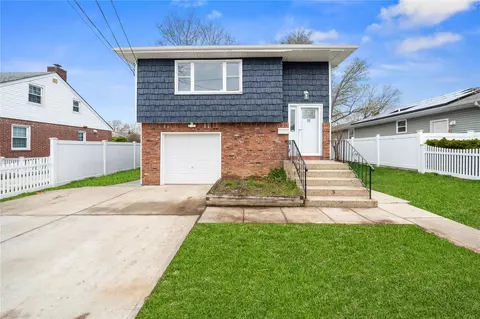 55 Madison Ave, Roosevelt, NY 11575