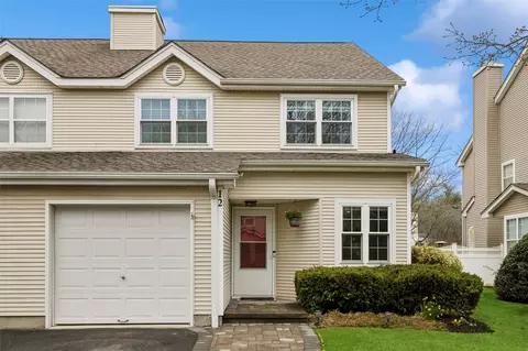 12 Currier Ave, Melville, NY 11747
