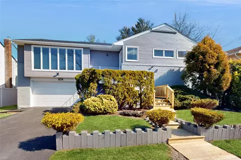 874 Woodmere Dr, Valley Stream, NY 11581