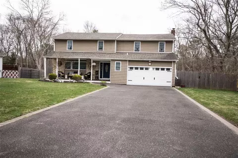 81 Elmhurst Ave, Medford, NY 11763