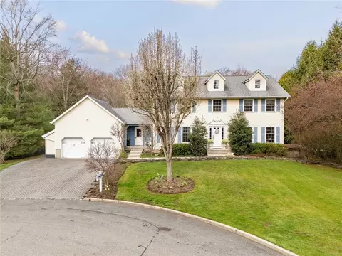 54 Cranford Dr, Clarkstown, NY 10956