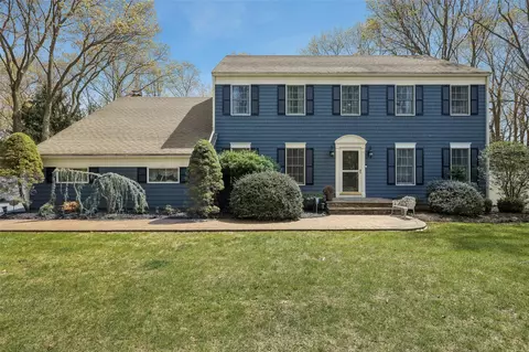 2 Chambord Ct, Shoreham, NY 11786