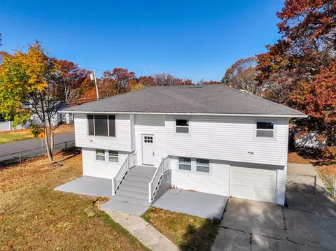 55 Glenmalure St, Amityville, NY 11701