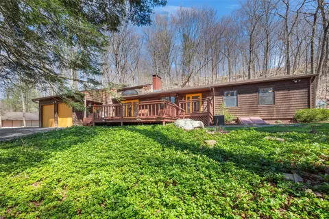 72 Maple Brook Rd, Tuxedo, NY 10987