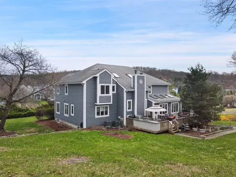 13 Cross Rd, Cortlandt, NY 10567