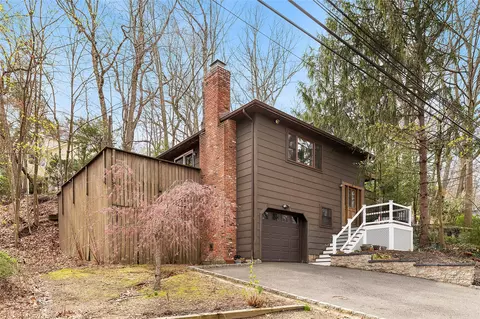 21 Albin St, Glen Cove, NY 11542