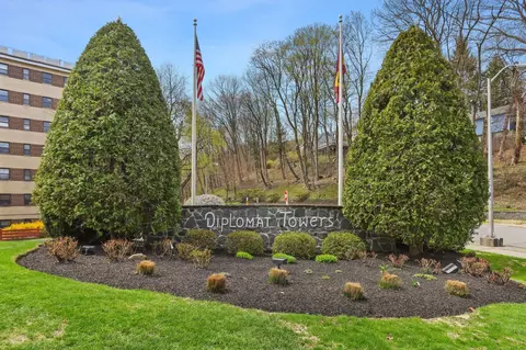 200 Diplomat Dr #5A, Mount Kisco, NY 10549