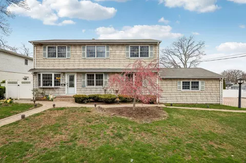 1032 5th St, West Babylon, NY 11704