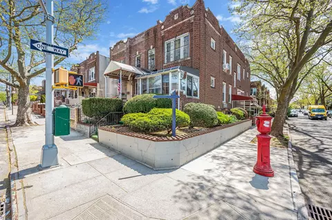 7902 32nd Ave, New York, NY 11370