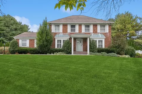 21 Partridge Ln, Huntington, NY 11743