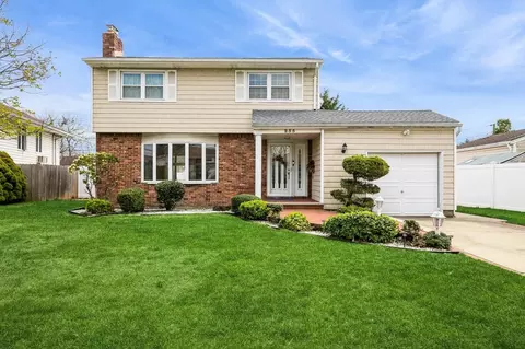 255 Hilda St, East Meadow, NY 11554