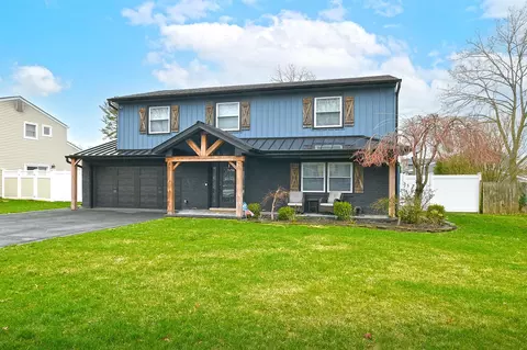 4 Glenfield Ln, Nesconset, NY 11767