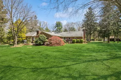 1926 Midlane Rd, Syosset, NY 11791