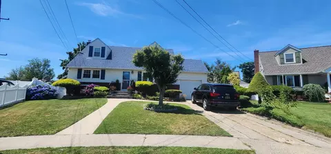 6 Power St, Hicksville, NY 11801
