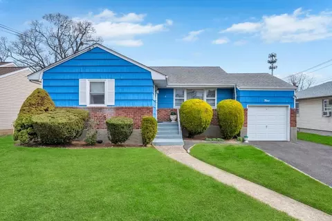 9 Henderson Ave, Valley Stream, NY 11580