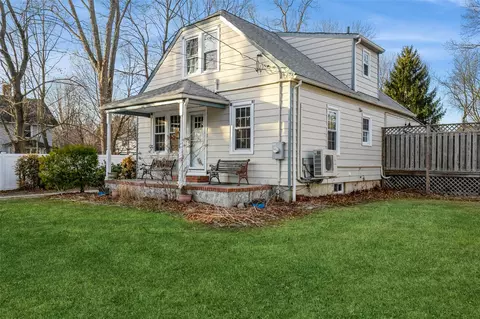 203 W Pulaski Rd, Huntington Station, NY 11746