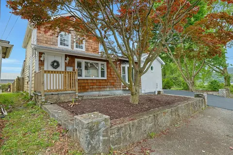 286 9th St, Cortlandt, NY 10596