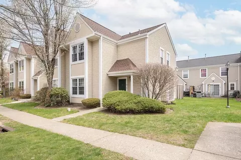 42 Creekside Cir, Ramapo, NY 10977