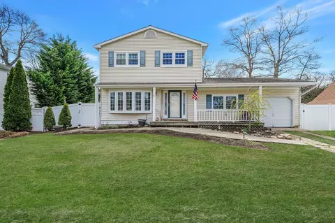 62 Birch St, Lake Grove, NY 11755