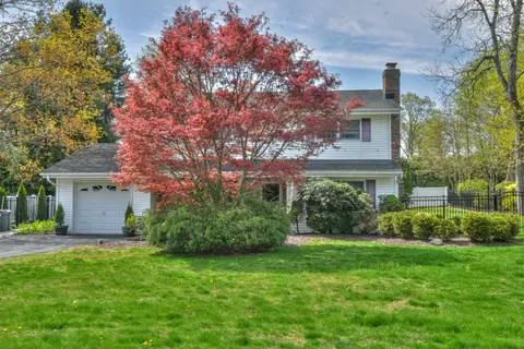 6 Kohler Ct, Clarkstown, NY 10920