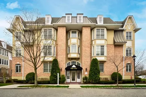 450 Pacing Way, North Hempstead, NY 11590