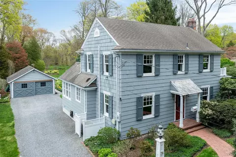 76 Hollywood Pl, Huntington, NY 11743
