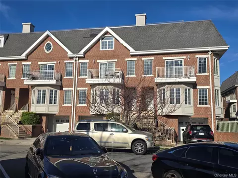 337 Park Cres, College Point, NY 11356
