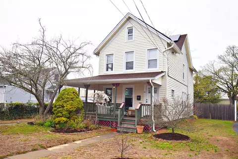 15 Edwards St, Patchogue, NY 11772 photo 1