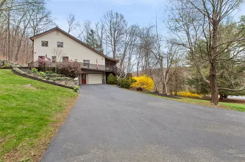 12 Muradon Rd, Mahopac, NY 10541