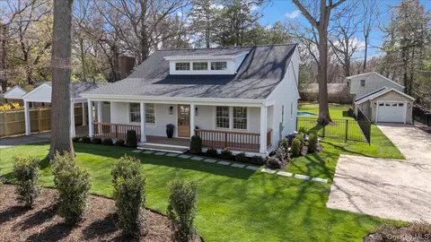 1000 Washington Dr, Centerport, NY 11721