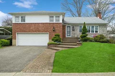 1907 Plymouth Dr, North Hempstead, NY 11590