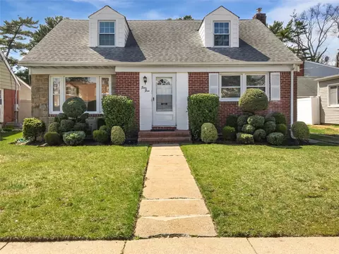 55 Martin Ave, Hempstead, NY 11550