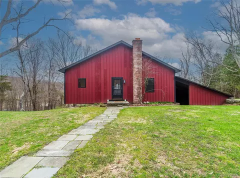 39 Willow Ln, Clinton, NY 12514