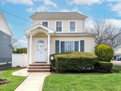 93 Herman Blvd, Franklin Square, NY 11010