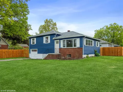 1 Oak Rd, Beacon, NY 12508