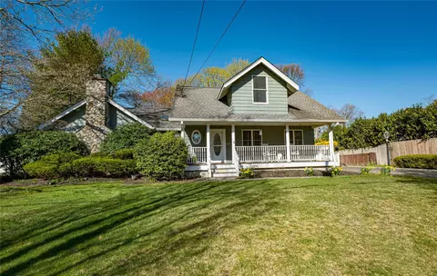 527 Lombardy Blvd, Brightwaters, NY 11718