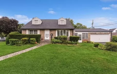 6 Rex Ct, North Hempstead, NY 11501