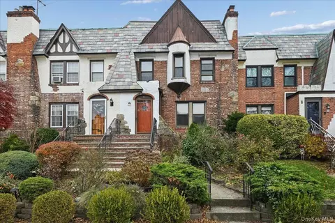 33 Dartmouth St, Valley Stream, NY 11581