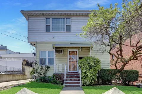 13042 NW 59th Ave, Flushing, NY 11355