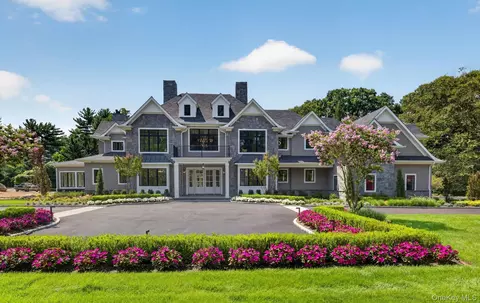 Exterior - 2 E Gate Rd, Huntington, NY 11743 photo 3 of 3