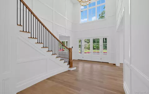 Entry Way - 2 E Gate Rd, Huntington, NY 11743 photo 2 of 6