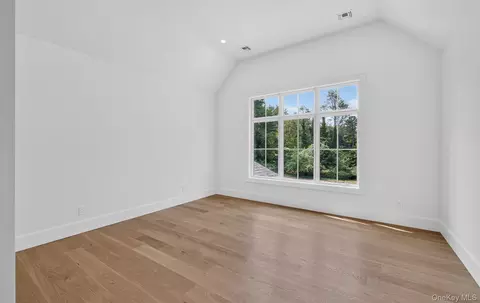 Bedroom - 2 E Gate Rd, Huntington, NY 11743 photo 5 of 7