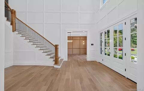 Entry Way - 2 E Gate Rd, Huntington, NY 11743 photo 3 of 6