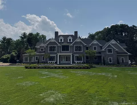 2 E Gate Rd, Huntington, NY 11743 photo 2
