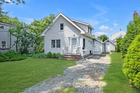 847 Mckinley St, Baldwin, NY 11510