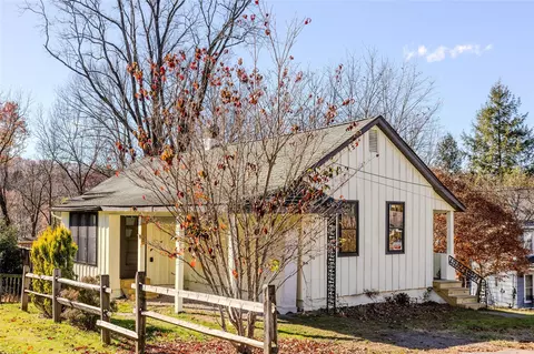 30 School St, Tusten, NY 12764